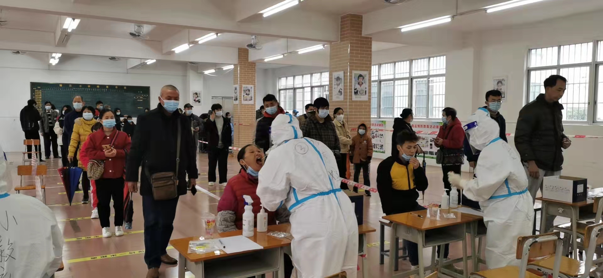 2022年2月8日【我為群眾辦實(shí)事實(shí)踐活動(dòng)】2022年郁南縣發(fā)改局協(xié)助開展大規(guī)模核酸檢測(cè)工作 活動(dòng)地點(diǎn):郁南縣都城鎮(zhèn)四一八小學(xué)2.jpg