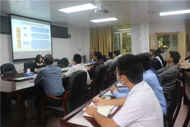 Ⅲ-10-③(現(xiàn)場照片)2022年9月19日；主辦單位：郁南縣市場監(jiān)督管理局；地點：縣市場監(jiān)督管理局206會議室；主題：2022年郁南縣全國“質(zhì)量月”誠信教育活動--推動變革創(chuàng)新  促進(jìn)質(zhì)量強(qiáng)國建設(shè)2.jpg