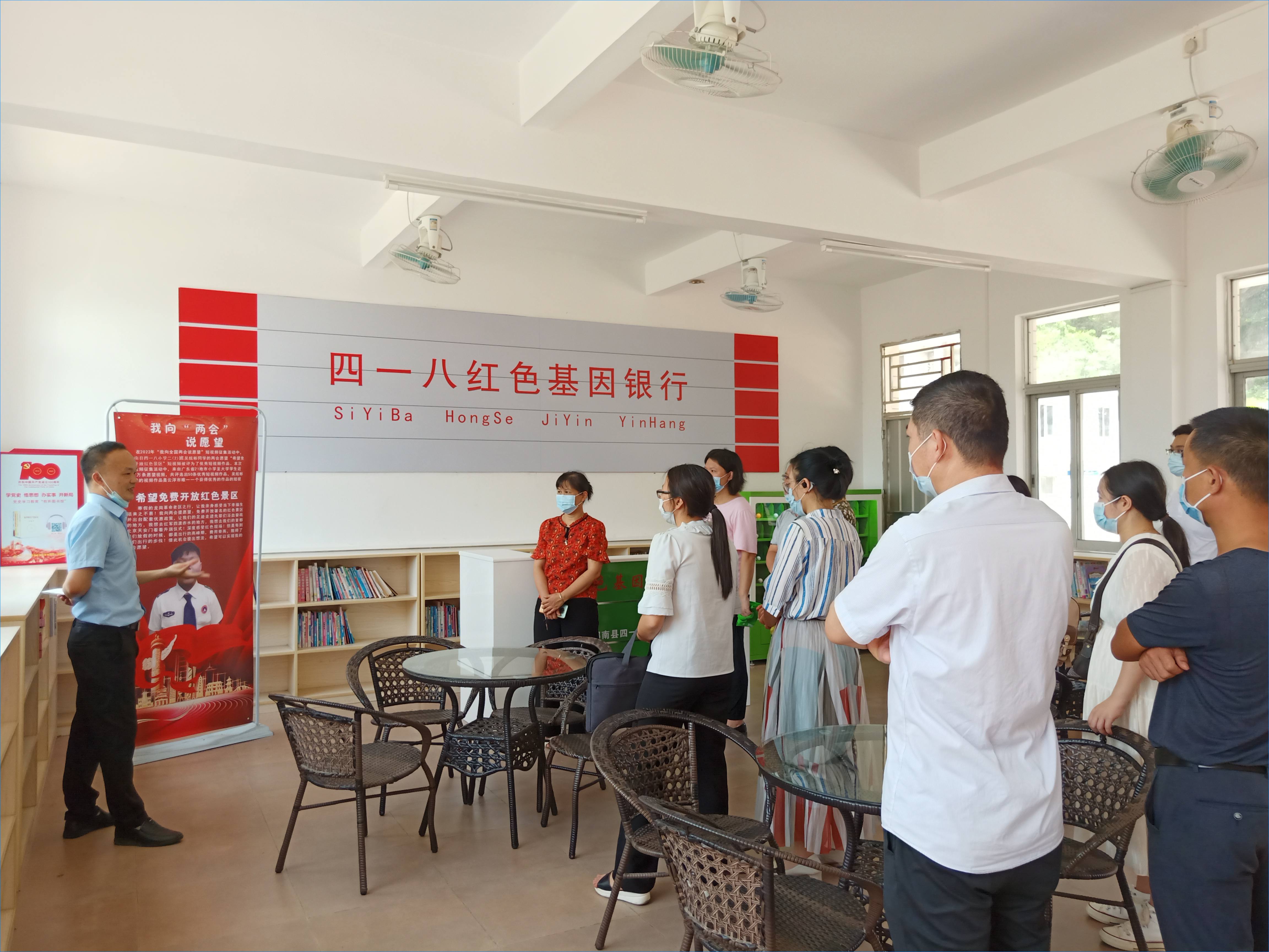 季度3-縣總工會(huì)-Ⅲ-3-1)-③活動(dòng)時(shí)間：2022年7月15日，主辦單位：郁南縣總工會(huì)，地點(diǎn)：郁南縣四一八小學(xué)，活動(dòng)主題：“傳承紅色基因  踐行初心使命“現(xiàn)場(chǎng)09.jpg