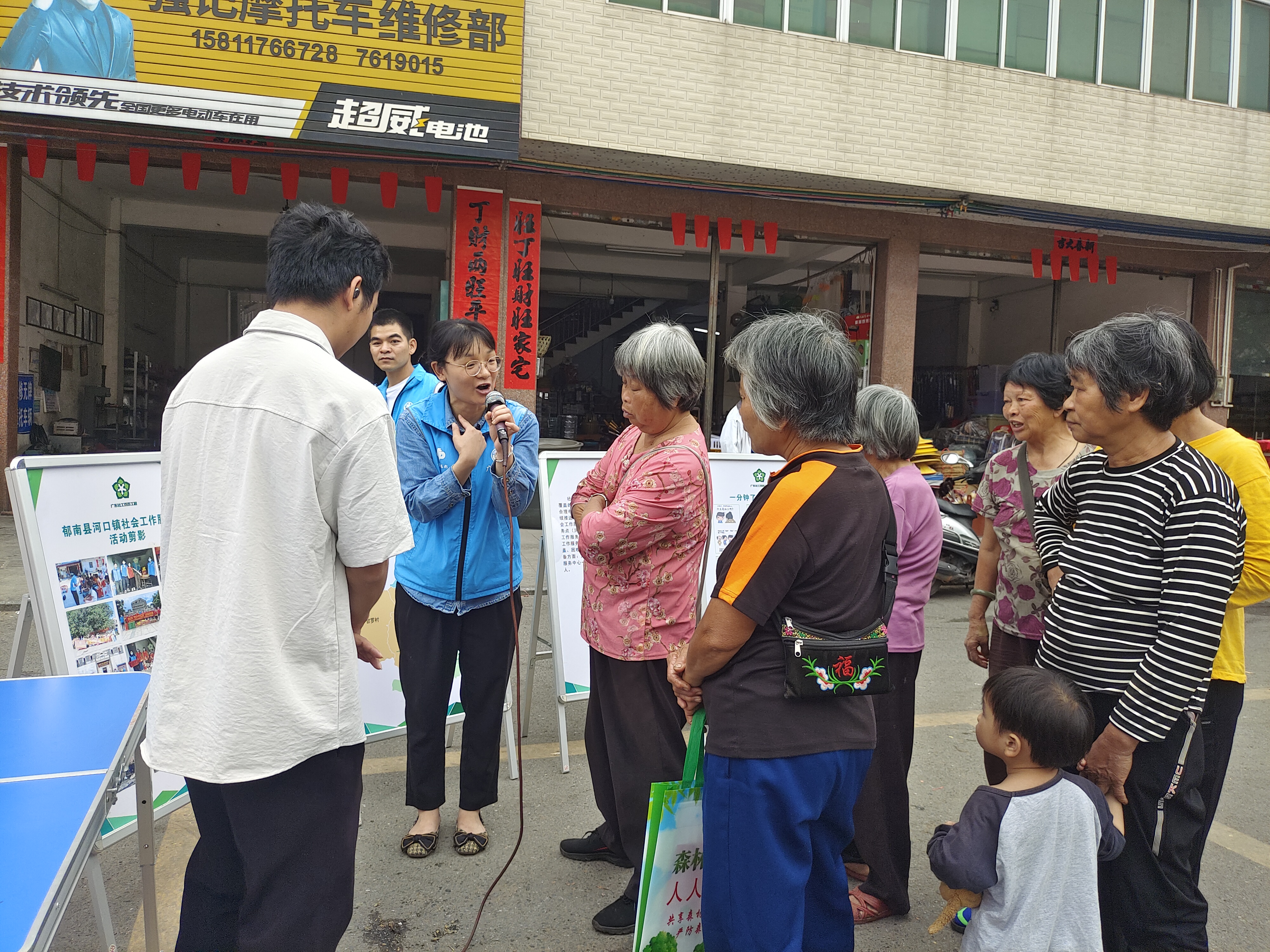 “匯聚專業(yè)社工力量   助力高質(zhì)量發(fā)展”活動宣傳現(xiàn)場2.jpg